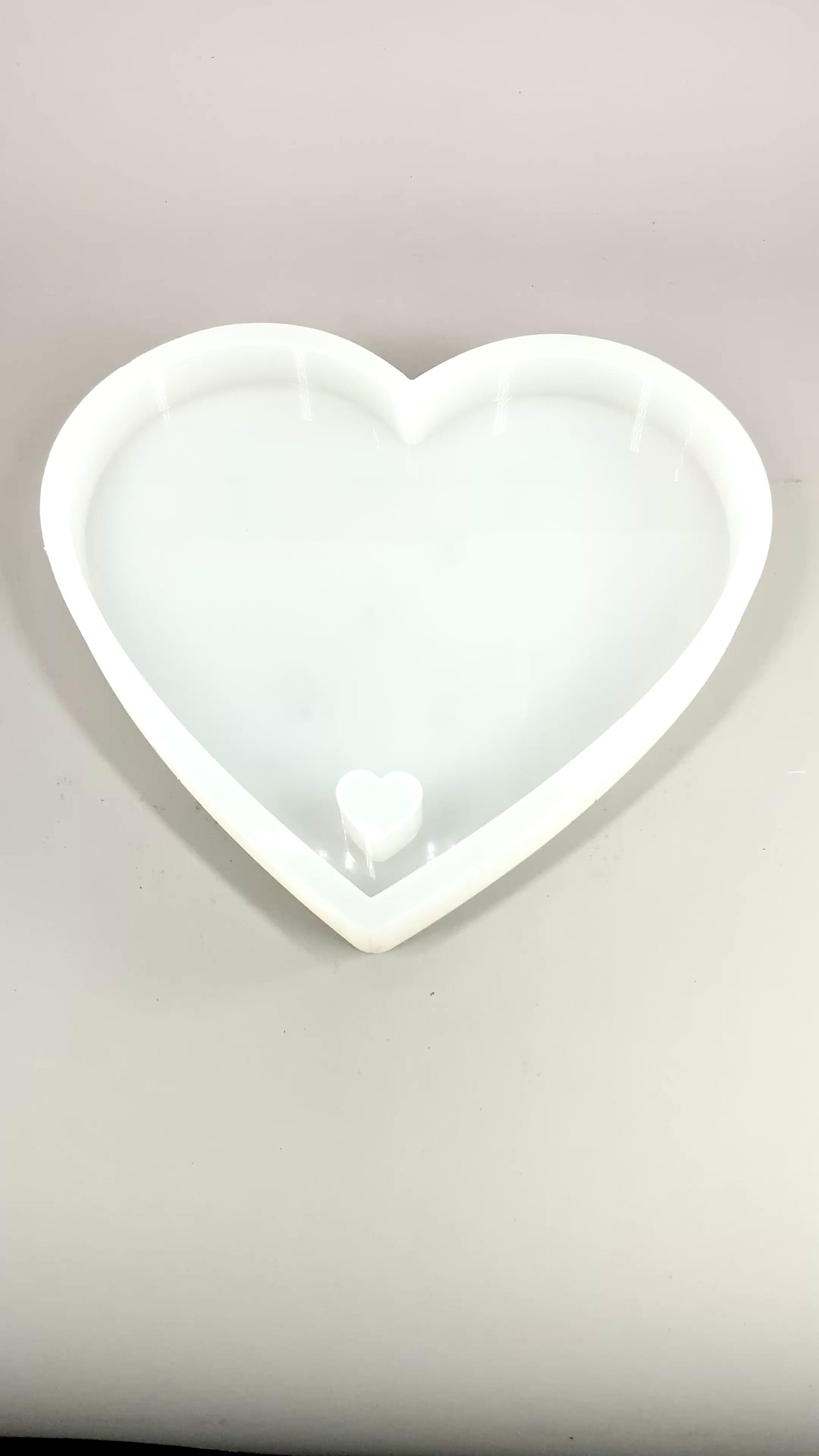 13"x 11.5"x 1.25" Heart Charcuterie Board Silicone Mold - Serving Board Mold