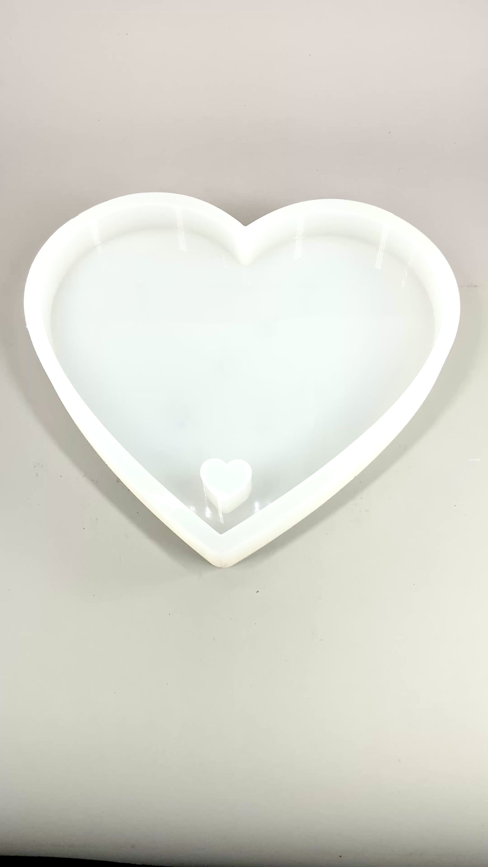 13"x 11.5"x 1.25" Heart Charcuterie Board Silicone Mold - Serving Board Mold