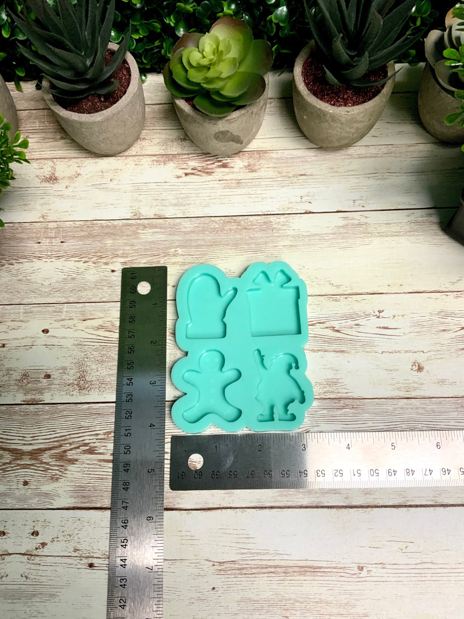 Christmas Mold | 1.75" Tall | Holiday Molds, Keychain Molds, Magnet Molds