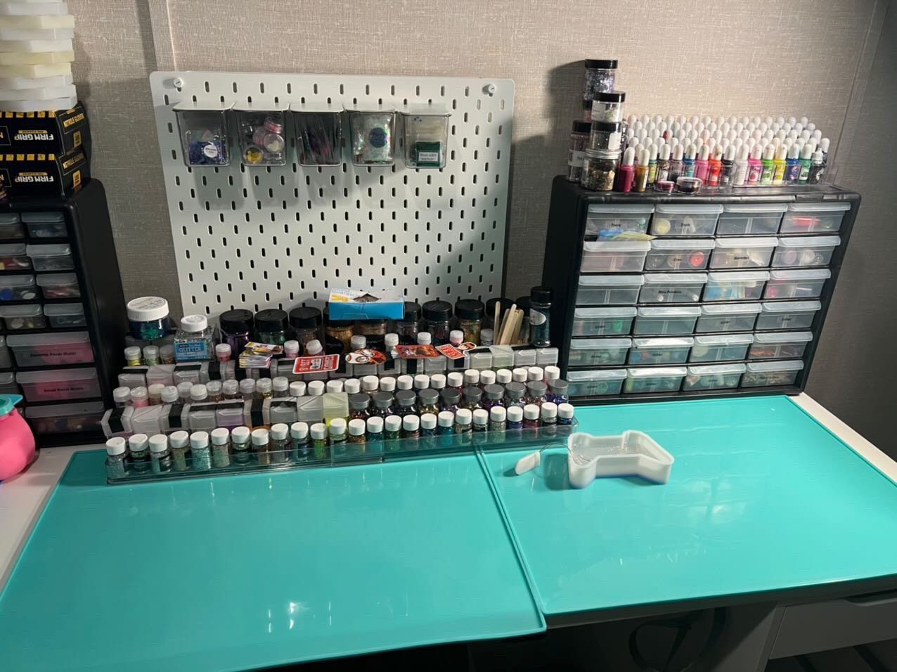 HUGE Reusable Resin/Epoxy Silicone Mat - 18"x25" - No more messy work area!